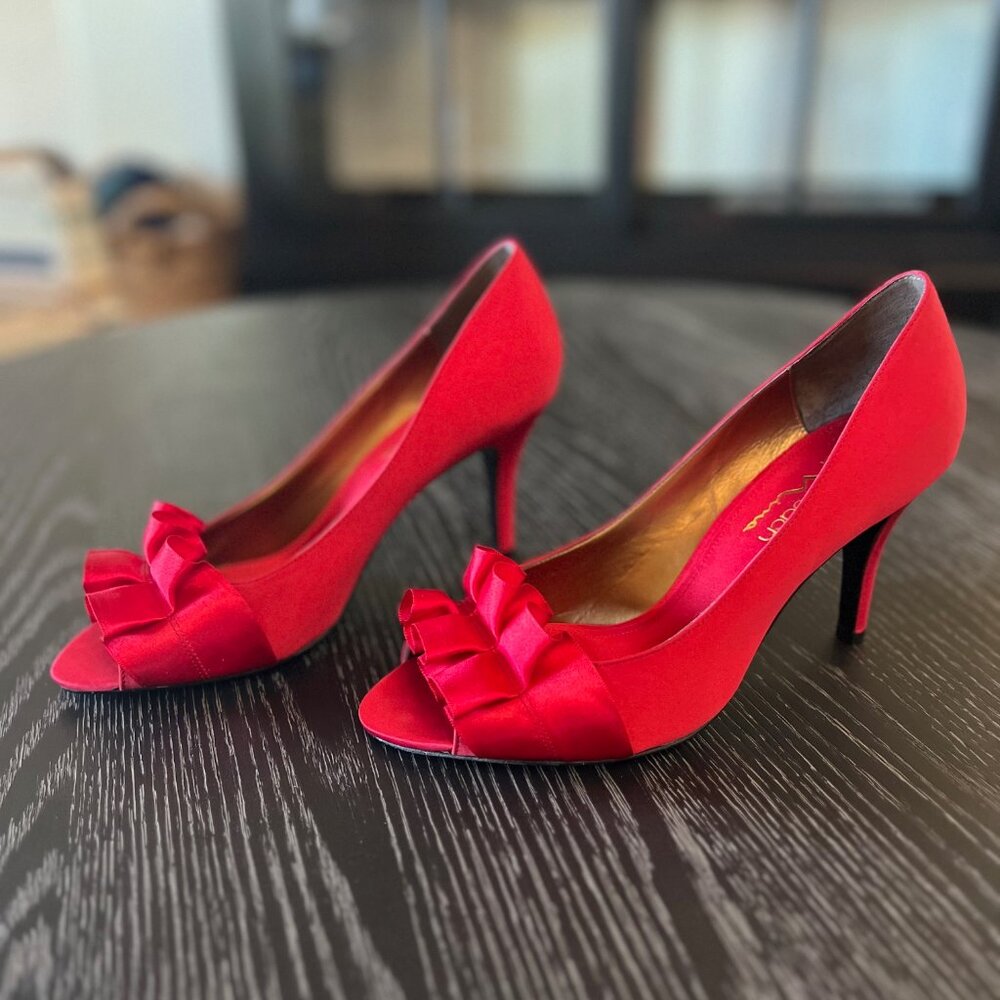 Never Worn Touch of Nina Red Satin Peep Toe Heels * Women's Size 8M - Picture 4 of 8